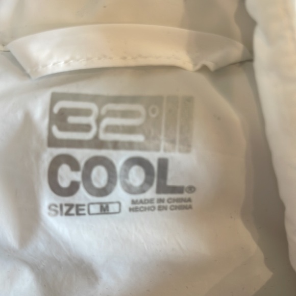 32* COOL - Picture 3 of 3